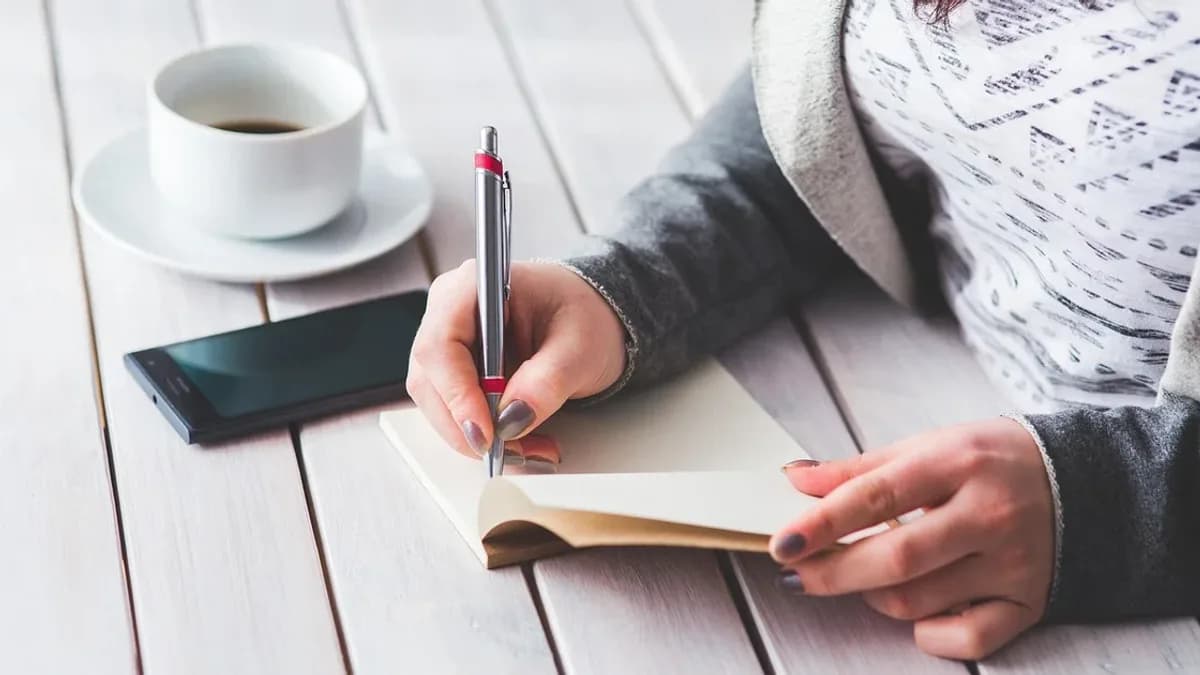 Currículo para estágio: como fazer sem experiência com exemplos