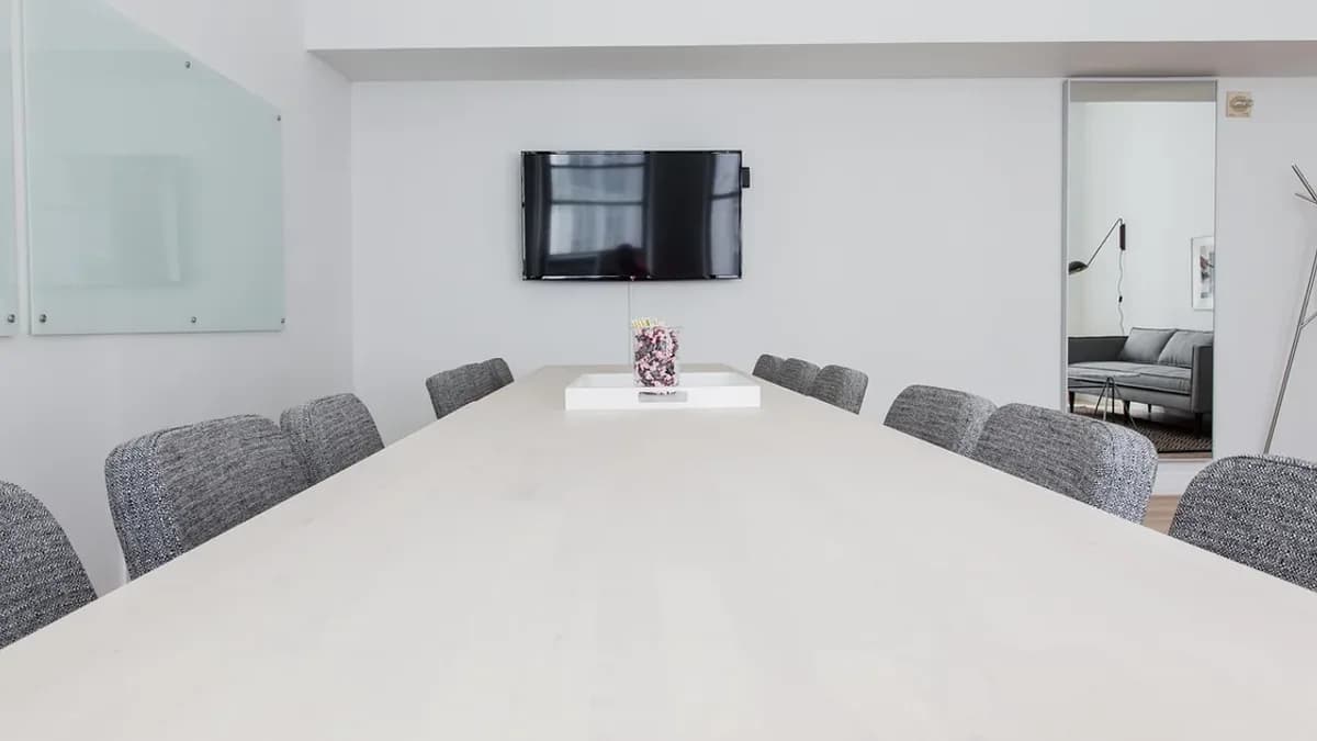 Como fazer um currículo simples e profissional: passo a passo com exemplos