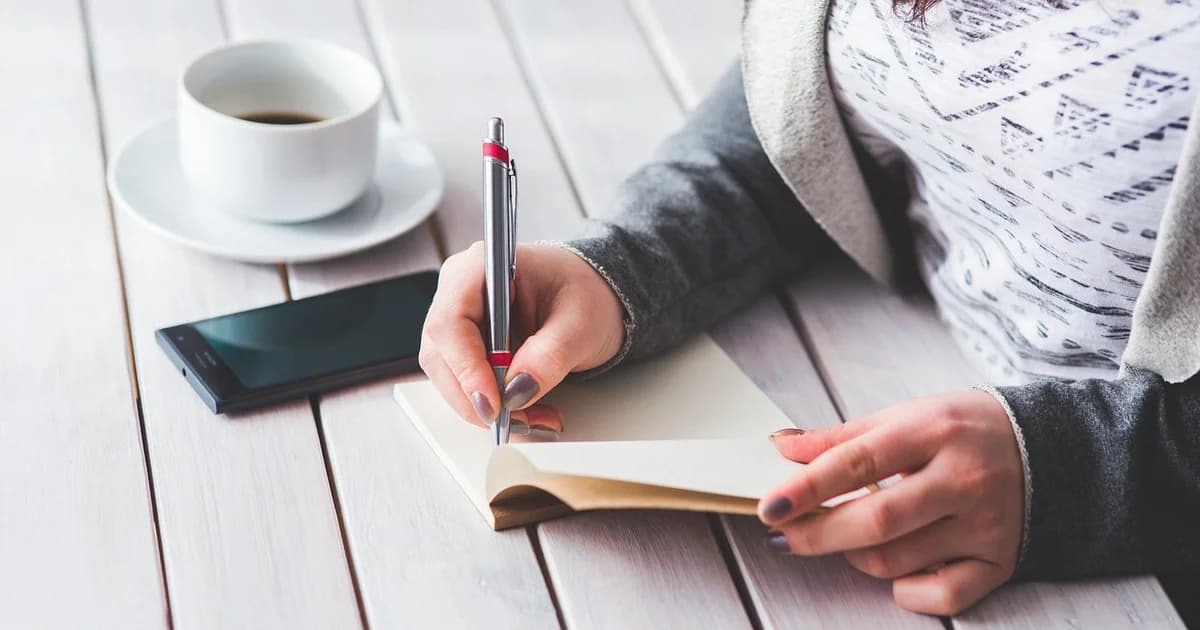 Currículo para estágio: como fazer sem experiência com exemplos
