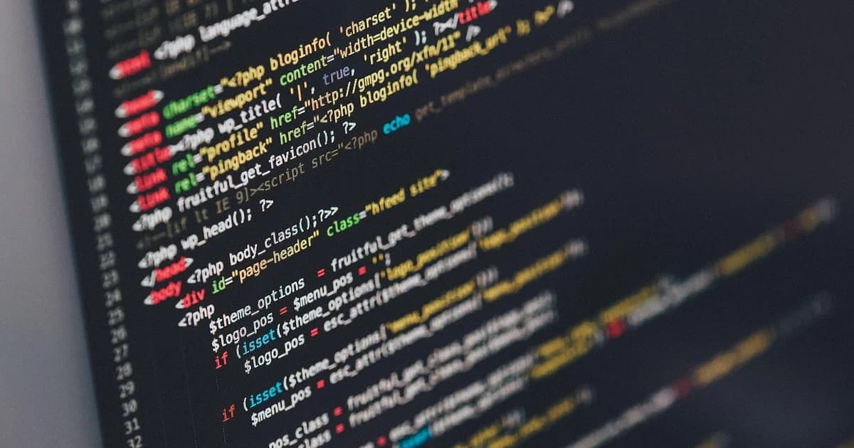 Modelo de currículo para programador júnior com projetos no GitHub e habilidades tech